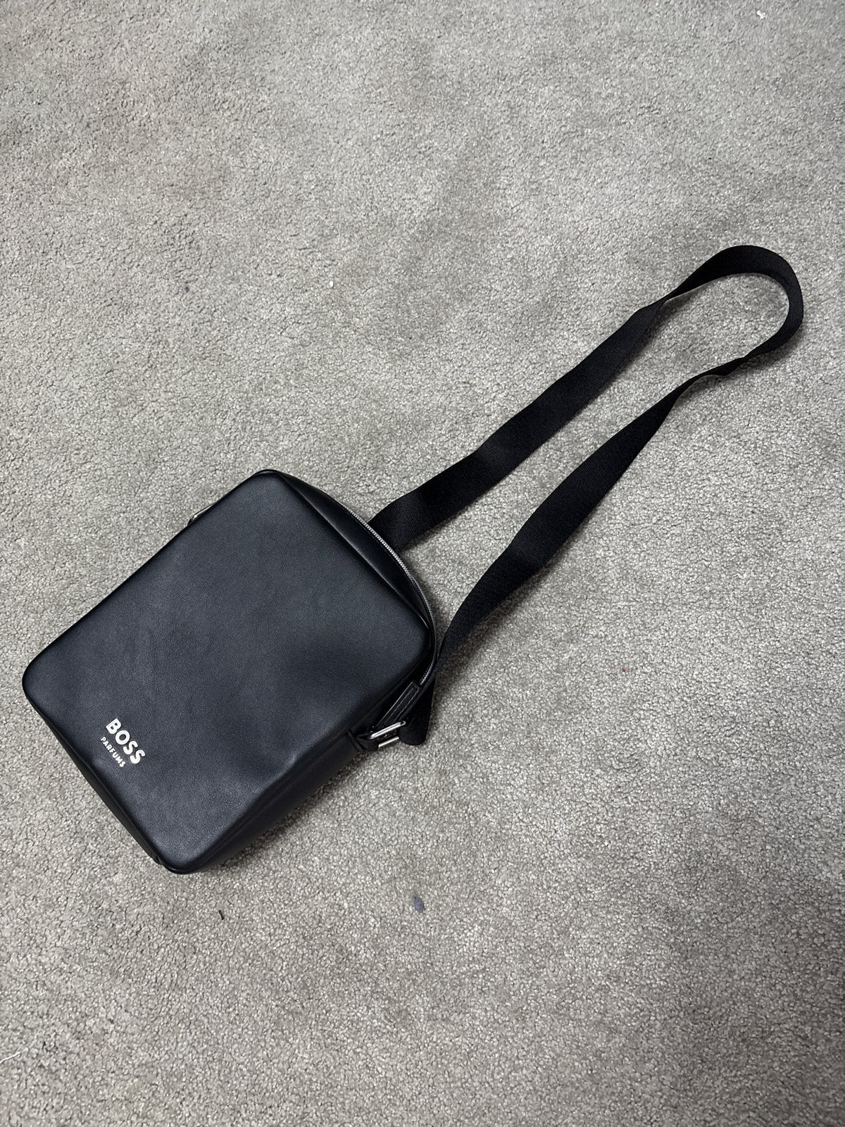 Hugo Boss Tassje - Nieuw en ongebruikt, Ophalen of Verzenden, Nieuw, Zwart, Overige merken