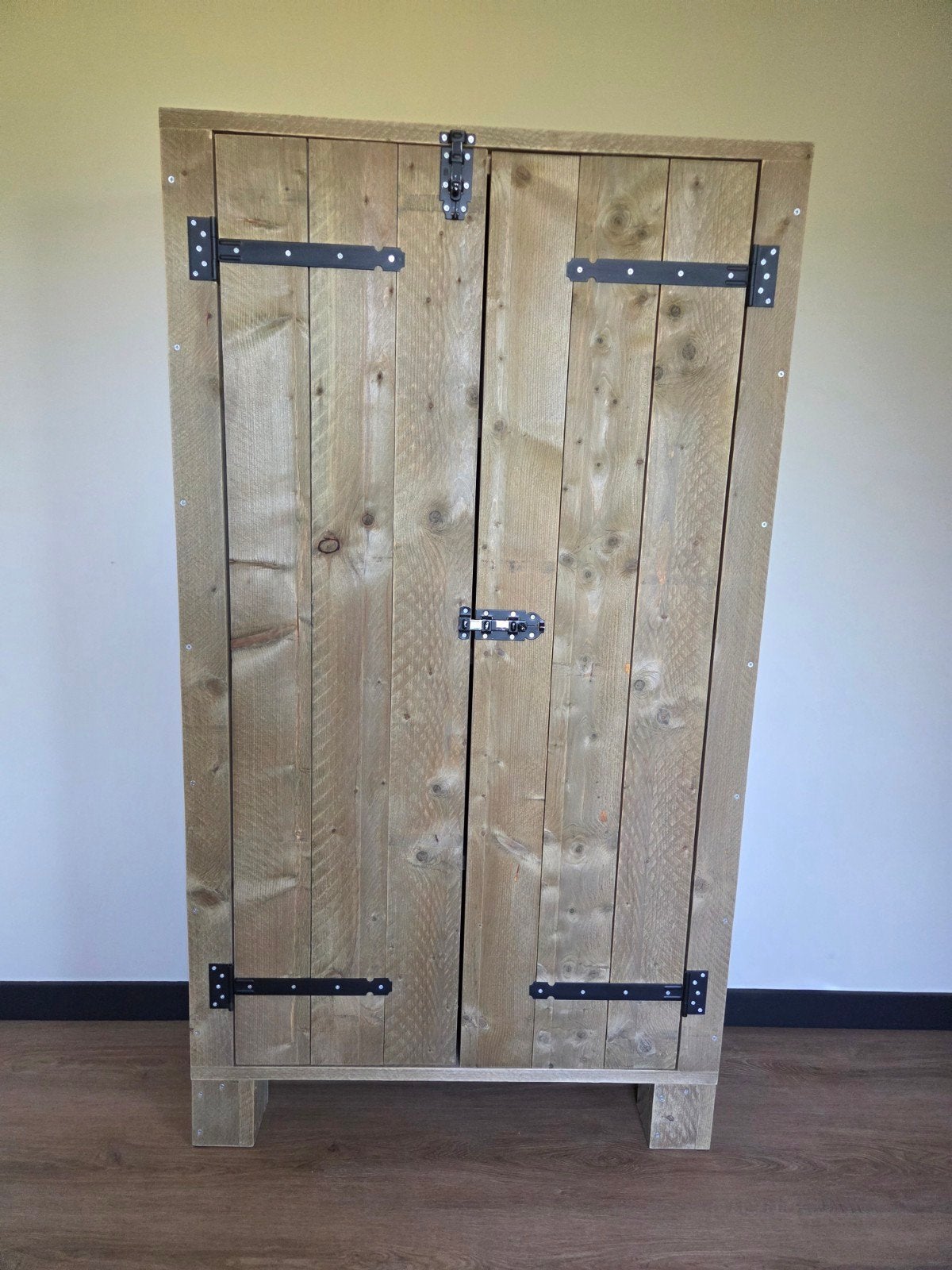 Steiger houten kast met planken, Ophalen, Met deur(en), Rustiek, Robuust, Nieuw