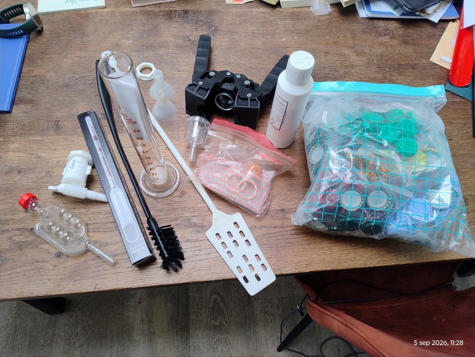 Brouwbenodigdheden: Hydrometer, waterslot, flessendoppen, Ophalen of Verzenden