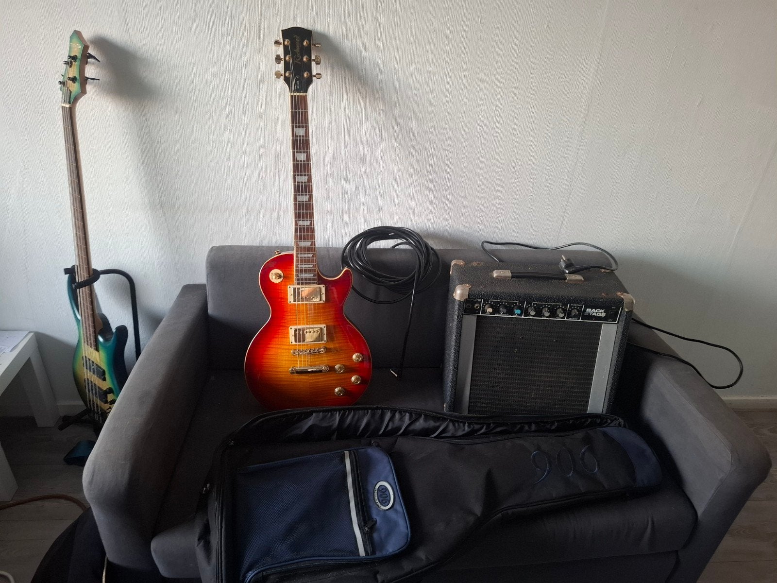Richwood RE125 gitaarset + Peavey versterker en accessoires, Gebruikt, Met versterker, Solid body, Ophalen