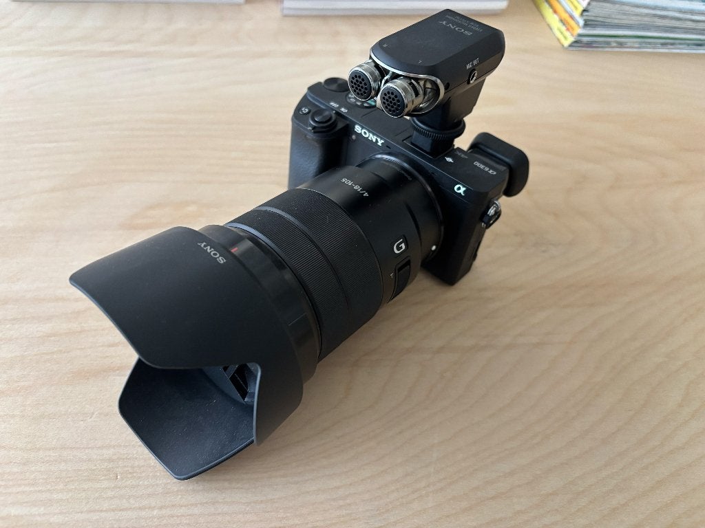 Sony A6300 + 18-105 mm F4 Zoom + Microfoon, Ophalen of Verzenden, Zo goed als nieuw, Sony, 4 t/m 7 keer