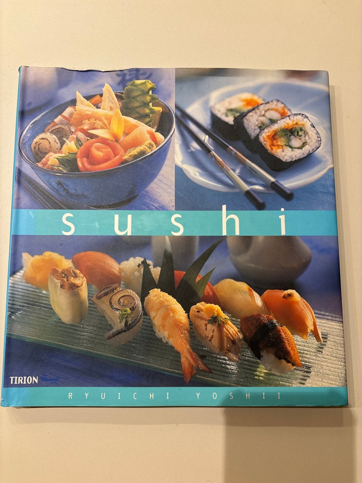Sushi kookboek van Ryuichi Yoshii - Tirion Uitgevers, Boeken, Ophalen of Verzenden, Gelezen, Azië en Oosters, Hoofdgerechten