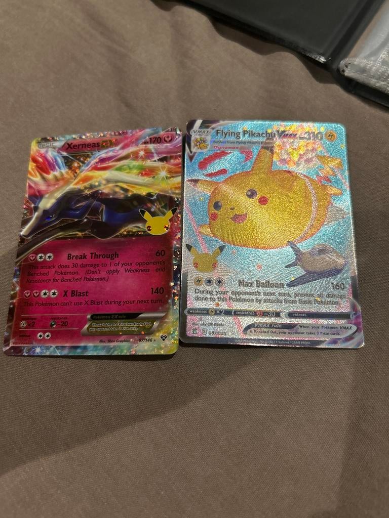 Pokémon Kaarten: Xerneas EX en Flying Pikachu VMAX, Ophalen of Verzenden, Zo goed als nieuw, Meerdere kaarten
