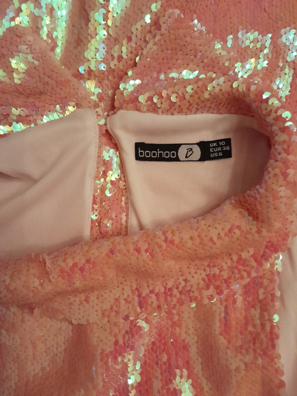 Prachtige roze/zalm pailletten jurk van Boohoo.Maat M, Maat 38/40 (M), Boohoo, Ophalen of Verzenden, Zo goed als nieuw