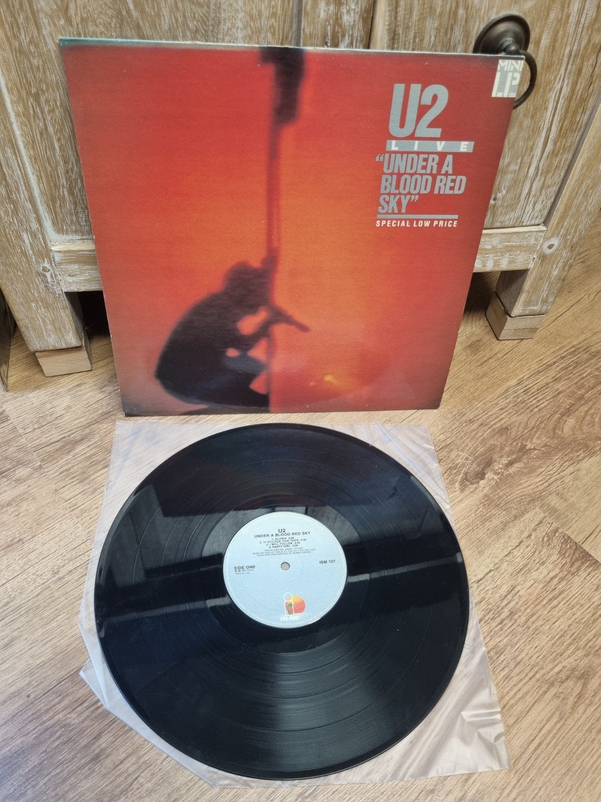 lp U2 – Under A Blood Red Sky, Ophalen of Verzenden, Zo goed als nieuw, Overige formaten, Poprock