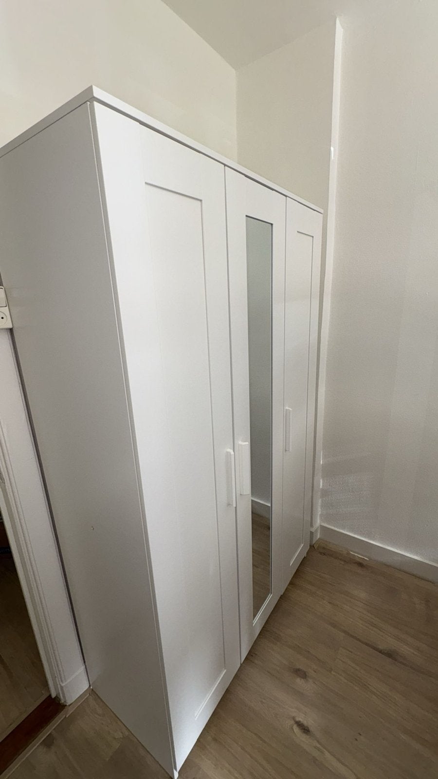 IKEA Brimnes kast met extra hangrek en spiegeldeur, Overige materialen, 100 tot 150 cm, Ophalen of Verzenden, Zo goed als nieuw