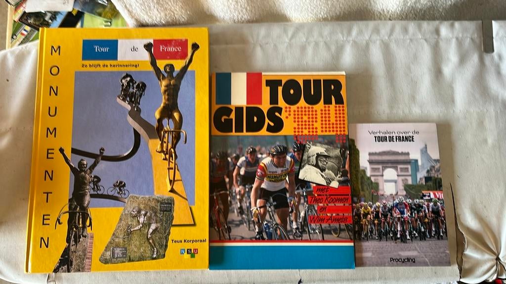 Tour de France Monumenten en nog 2 boekjes, Gelezen, Lopen en Fietsen, Ophalen of Verzenden, Teus Korporaal