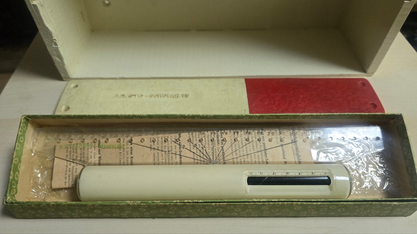 Aristo Scholar VS Rekenliniaal met originele doos, Antiek en Kunst, Antiek | Gereedschap en Instrumenten, Ophalen of Verzenden
