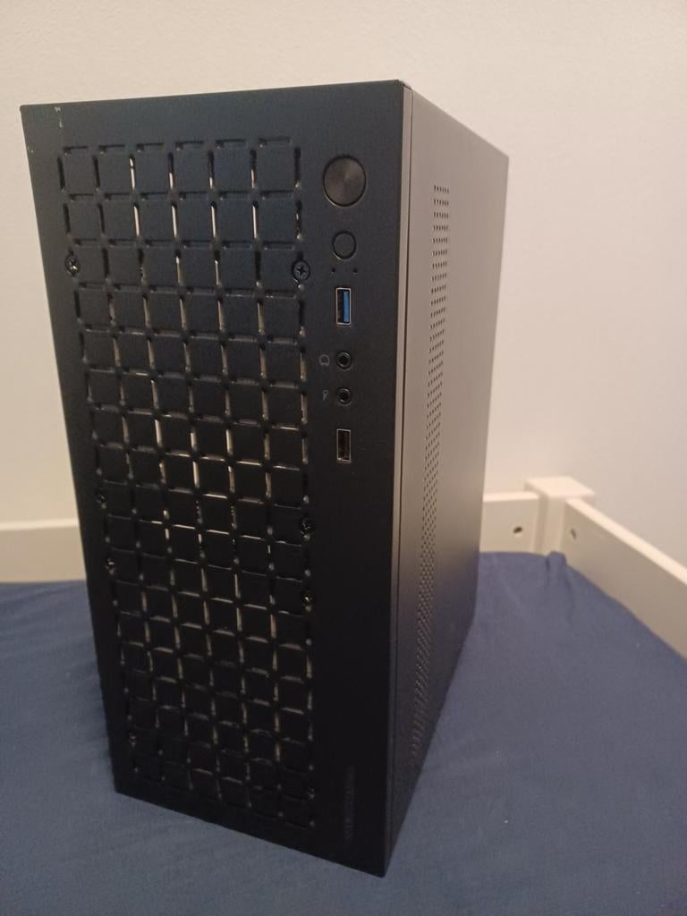Stijlvolle Zwarte PC Behuizing - Compact en Functioneel, Computers en Software, Computerbehuizingen, Gebruikt, Ophalen