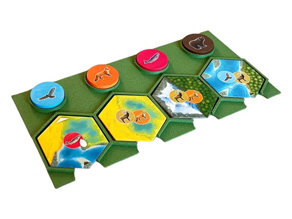 Cascadia: Tiles Tray, Hobby en Vrije tijd, Gezelschapsspellen | Bordspellen, Verzenden, Nieuw