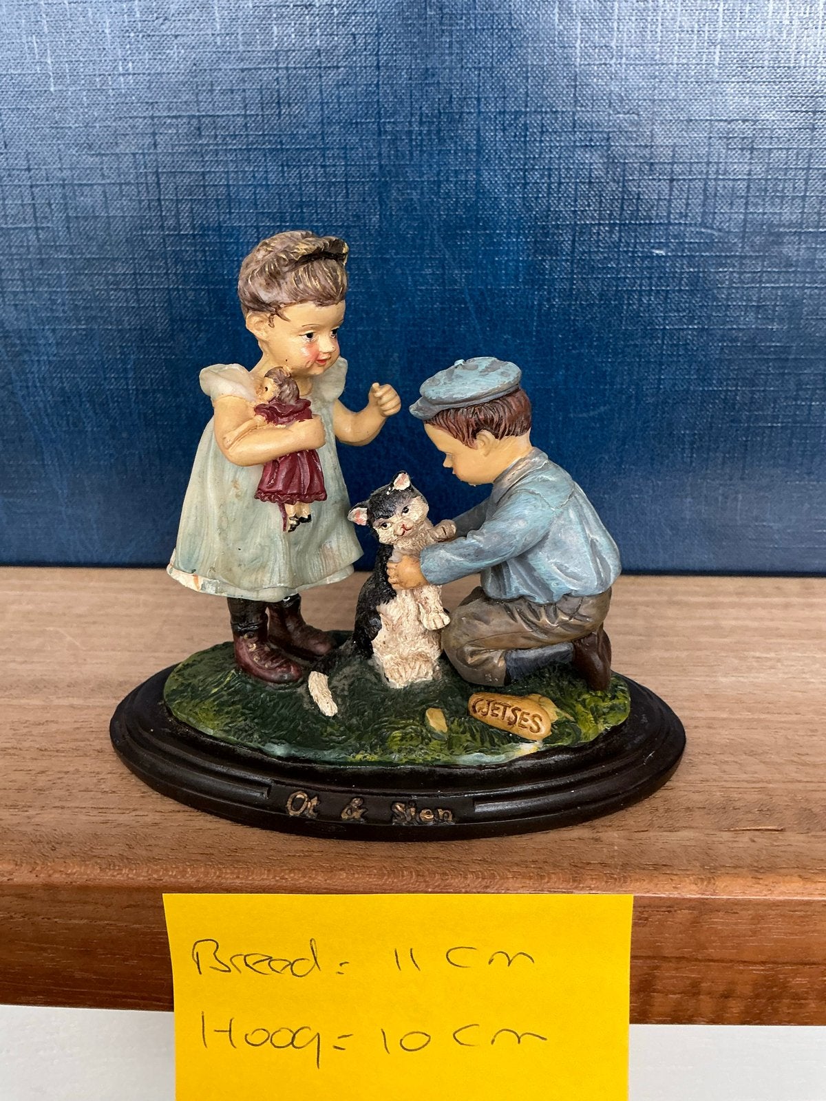 Ot & Sien beeldje met hondje - Vintage decoratie, Verzamelen, Ophalen of Verzenden, Gebruikt, Mens