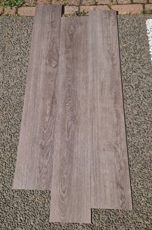 Restpartij 76 m2 plak Pvc . Colour 105 - Smoked Oak, Ophalen, LG Hausys, Lyoner Str. 30, 528 Frankfurt, Duitsland, 75 m² of meer