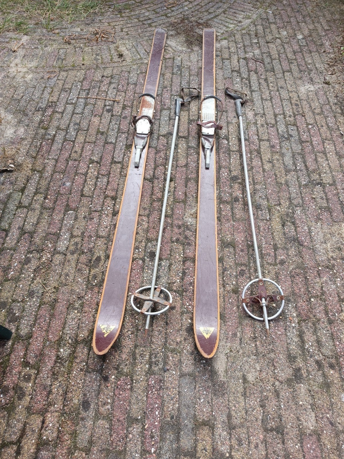 Vintage houten ski's met stokken - Kandahar bindingen, Skiën, Ski's, Ophalen, Overige merken