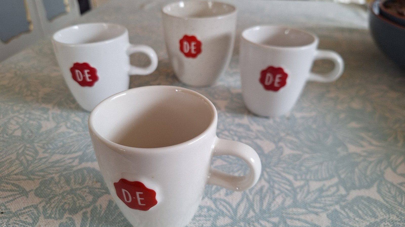 Douwe Egberts mokken set - 3 mokjes en 1 grote mok, Ophalen