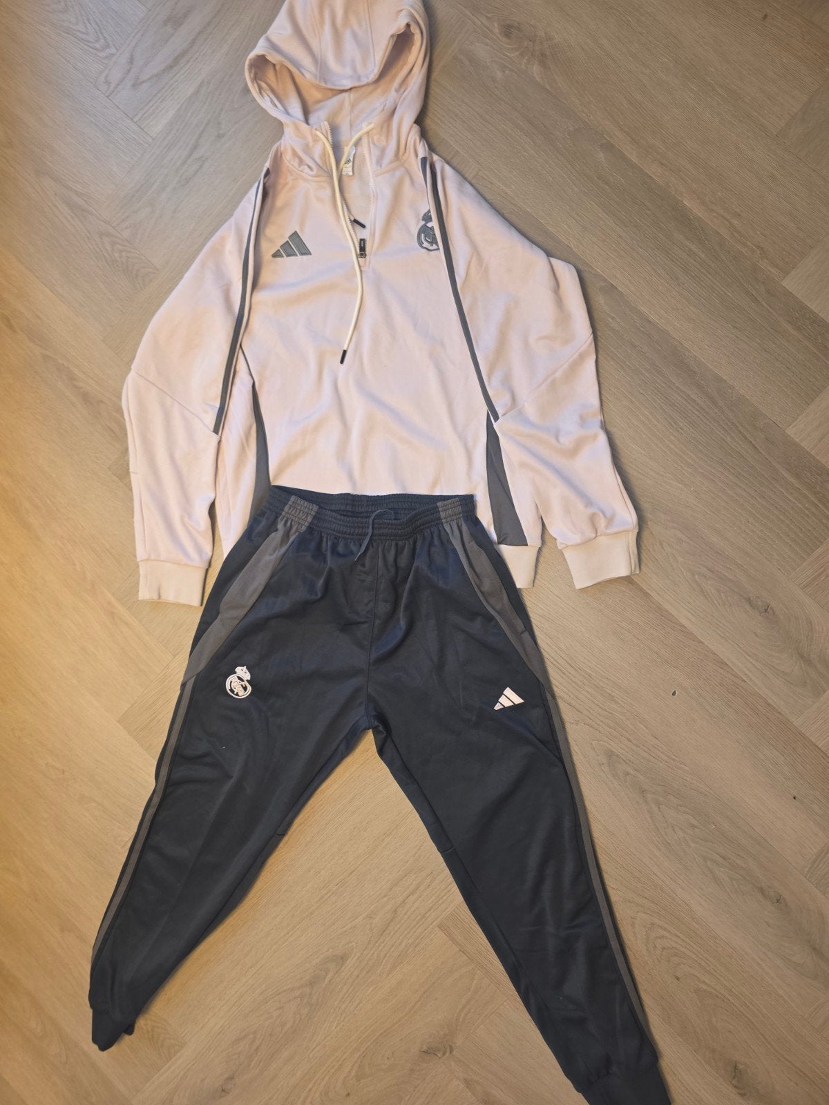Adidas Real Madrid Trainingspak - Roze/Grijs - Maat XL, Meerkleurig, Maat 56/58 (XL), Ophalen of Verzenden, Zo goed als nieuw
