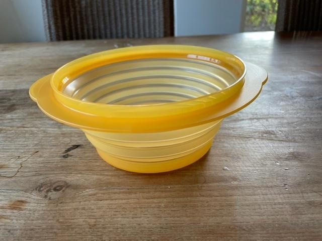 Tupperware Mini-max kom rond 950 ml zonder deksel, Ophalen of Verzenden, Zo goed als nieuw, Geel, Bak of Kom