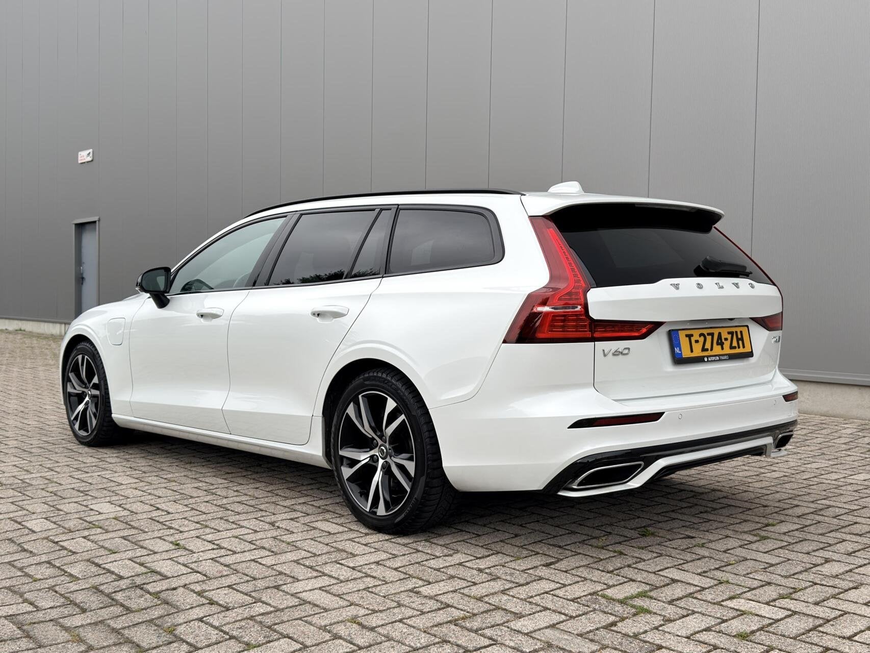 Volvo V60 2.0 T6 Twin Engine AWD R-Design Panodak|HUD|ACC|Me, Auto's, Automaat, Gebruikt, Euro 6, 4 cilinders