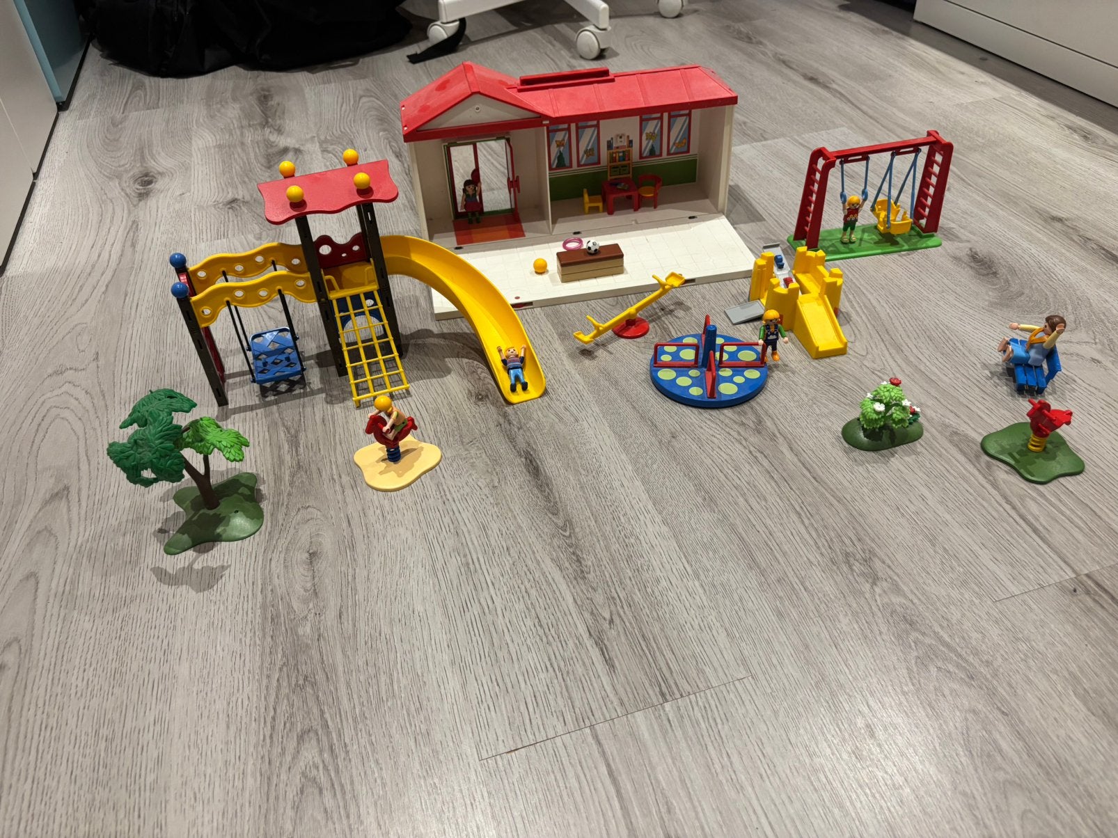Playmobil set de school met wat extra dingen., Complete set, Overige typen, Ophalen of Verzenden, Zo goed als nieuw