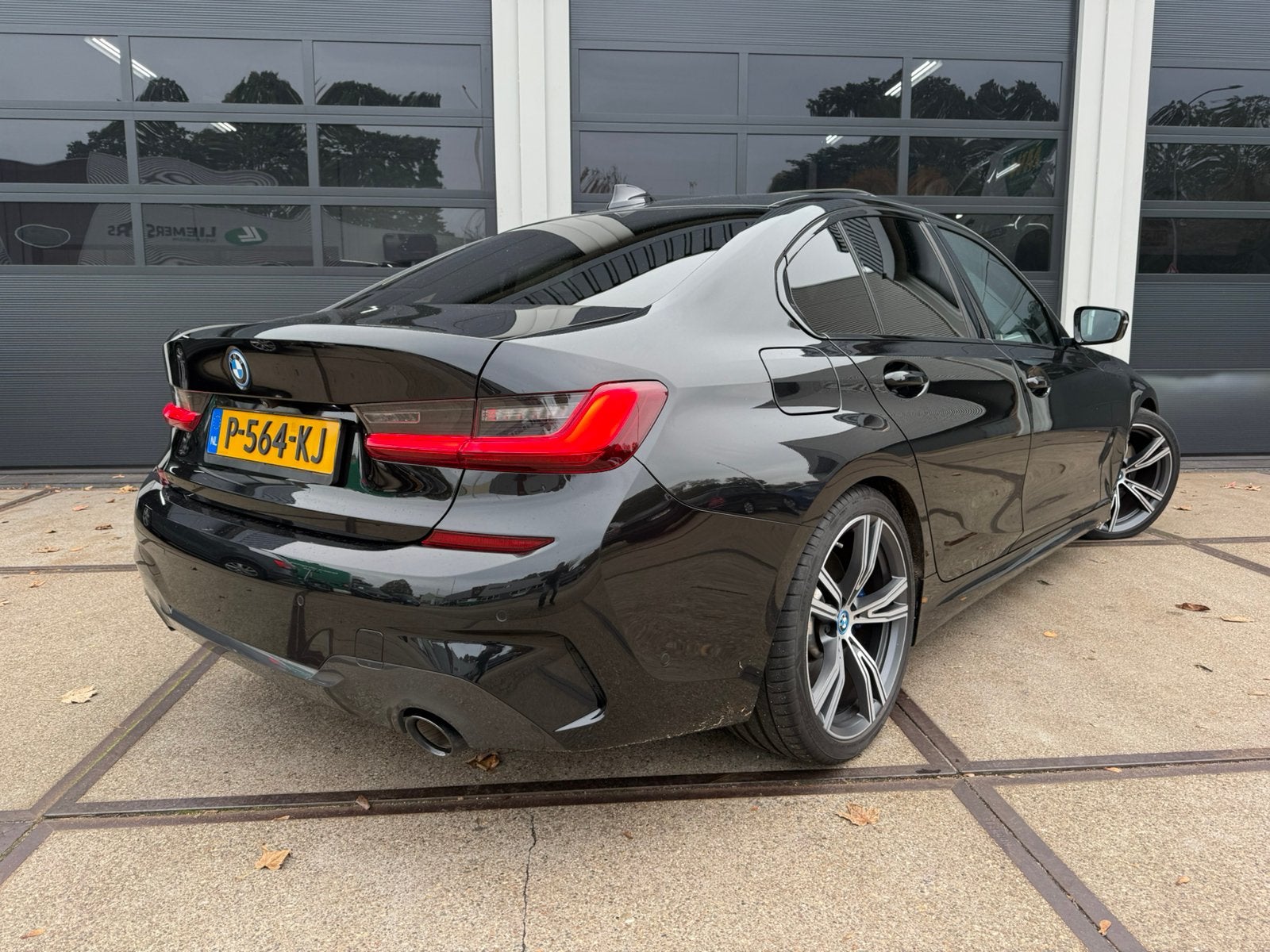 BMW 3-Serie 330e 292pk Aut 2022 Bommetje vol!, 1998 cc, Achterwielaandrijving, 4 cilinders, Zwart