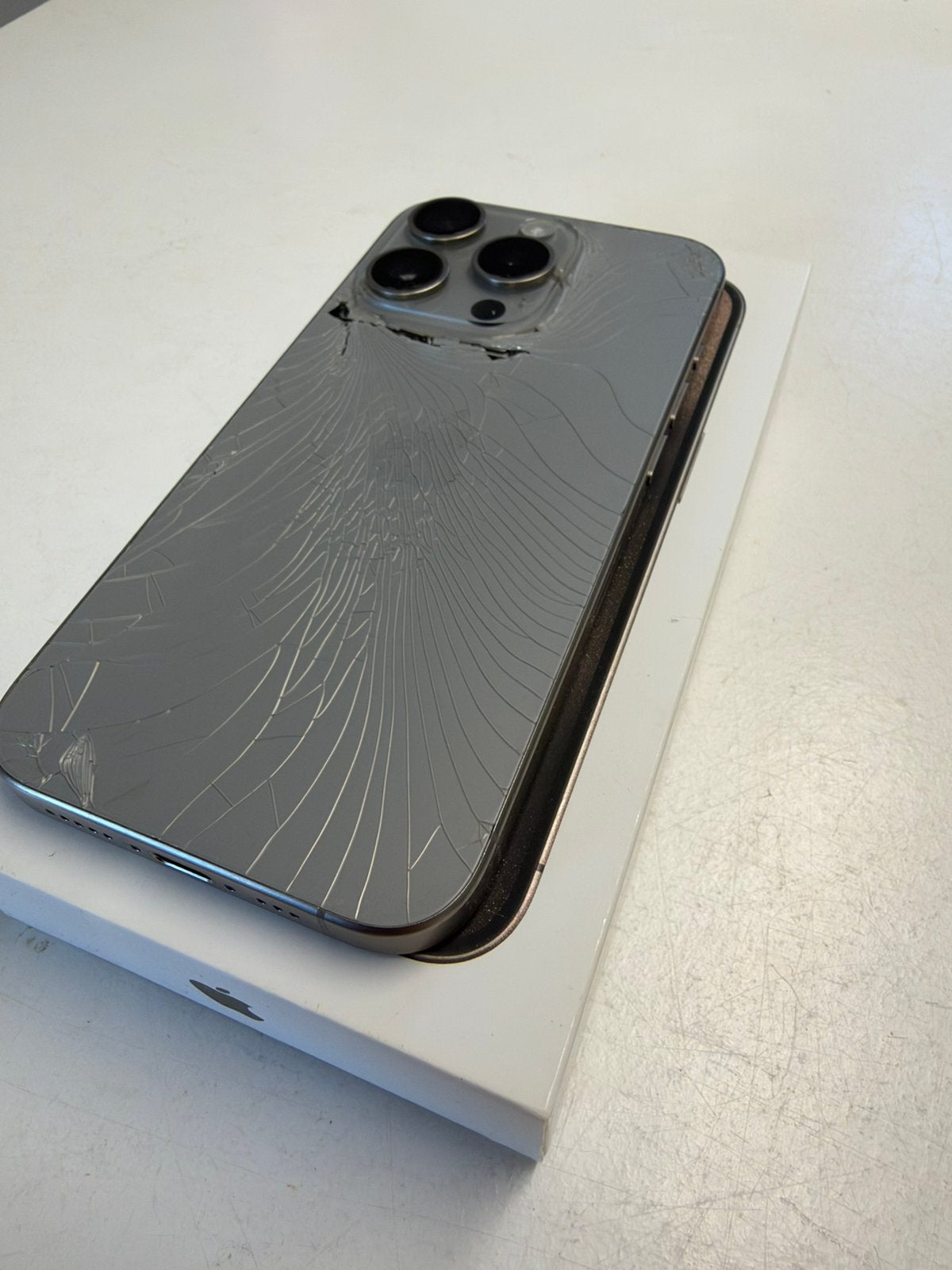 Foto 4 van iPhone 15 Pro 128GB – 87% batterij