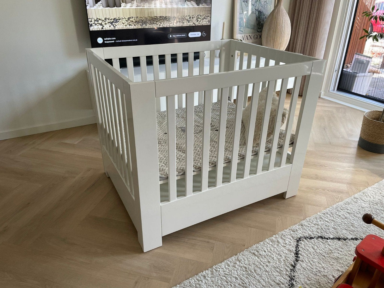 Mooie en stevige box met lade wit hoogglans, Kinderen en Baby's, Boxen, Ophalen, Zo goed als nieuw, Boxkleed