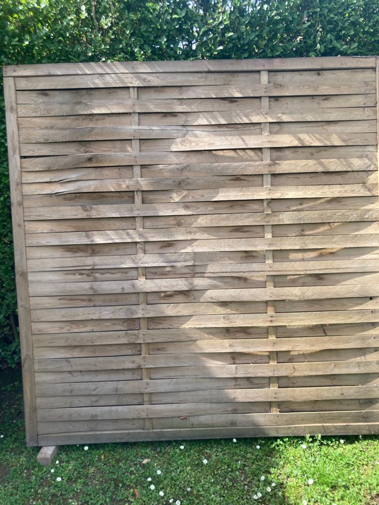 Twee houten tuinscherm / schuttingpaneel, Tuin en Terras, Schuttingen, Minder dan 3 meter, Ophalen of Verzenden, Hout, 1 tot 2 meter