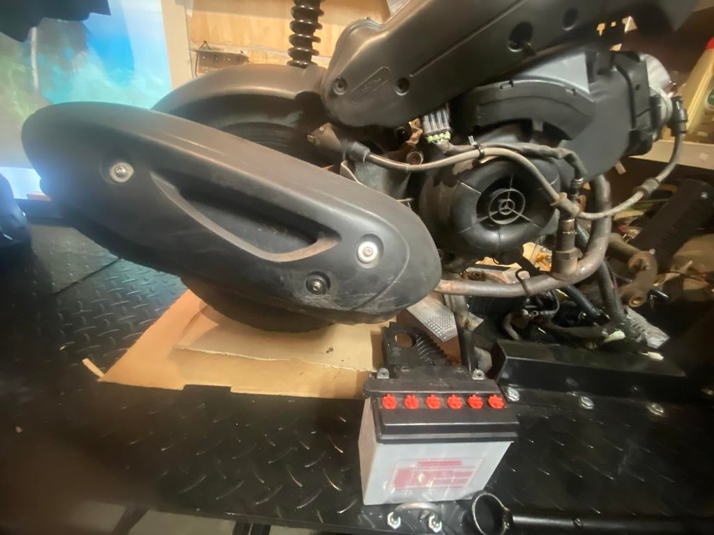 Piaggio Zip 4-takt motorblok met uitlaat, Fietsen en Brommers, Brommeronderdelen | Scooters, Ophalen of Verzenden, Gebruikt, Blok