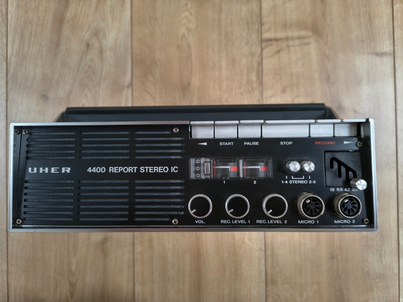 UHER 4400 Report Stereo IC Bandrecorder met accessoires, Audio, Tv en Foto, Bandrecorders, Ophalen of Verzenden, Bandrecorder