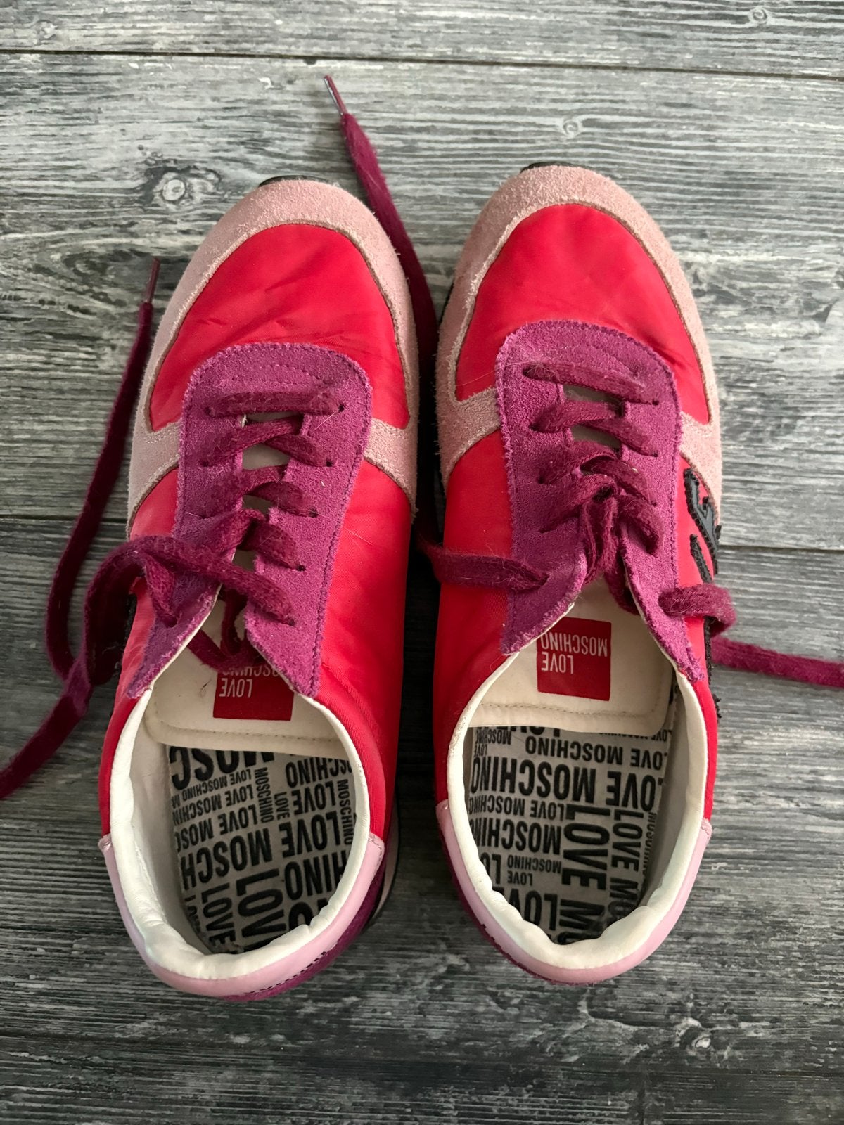 Love Moschino Sneakers Maat 41 - Zo goed als nieuw, Kleding | Dames, Verzenden, Zo goed als nieuw, Rood, Sneakers of Gympen