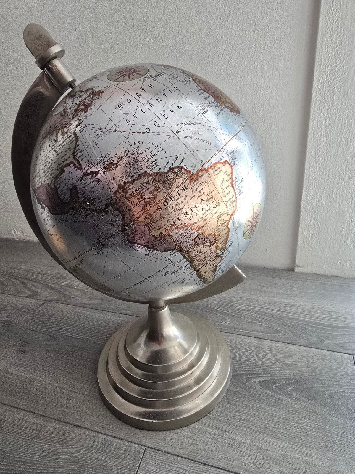 Zilverkleurige Wereldbol - Decoratief & Educatief, Ophalen, Gebruikt, Draaibaar, Metaal