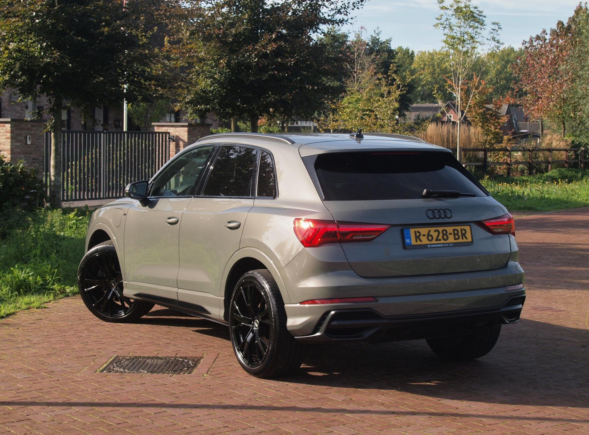Audi Q3 45 TFSI e S edition | S-Line | Sonos Geluidinstallat, Auto's, Dealer onderhouden, Gebruikt, Leder en Stof, Adaptive Cruise Control