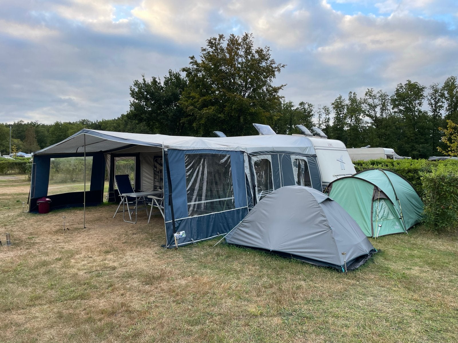 LMC 560 Luxus 2001, Caravans en Kamperen, Rondzit, Frans bed, Schokbreker, Particulier