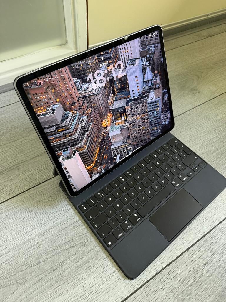 iPad Pro 12.9 inch (6e generatie) + Magic Keyboard, Computers en Software, Apple iPads, Ophalen, 13 inch of meer, Apple iPad, Zo goed als nieuw