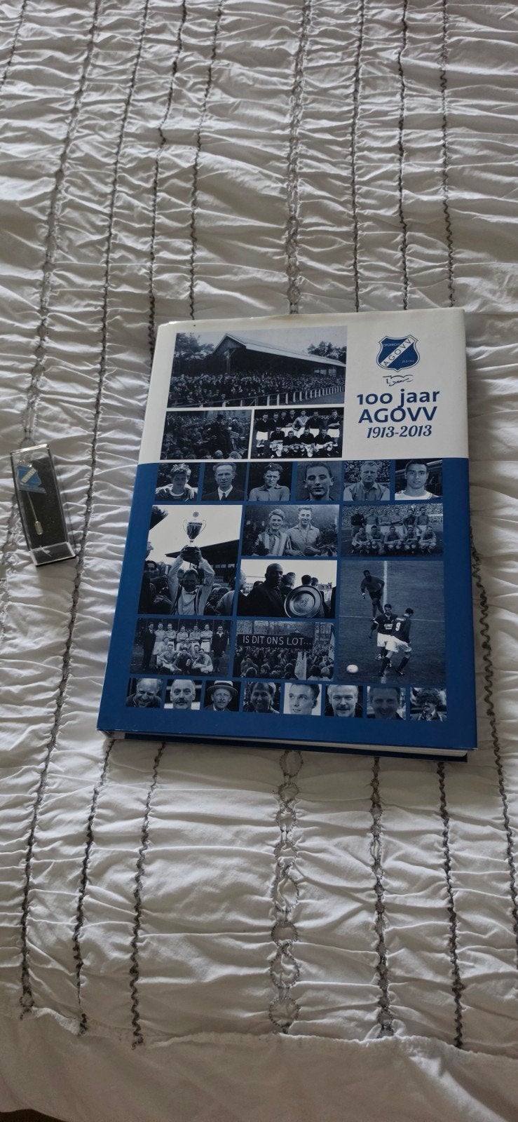 100 jaar AGOVV 1913-2013 Jubileumboek met exclusieve speld., Ophalen of Verzenden, Zo goed als nieuw, Rob Kruitbosch, Joost Houtappels