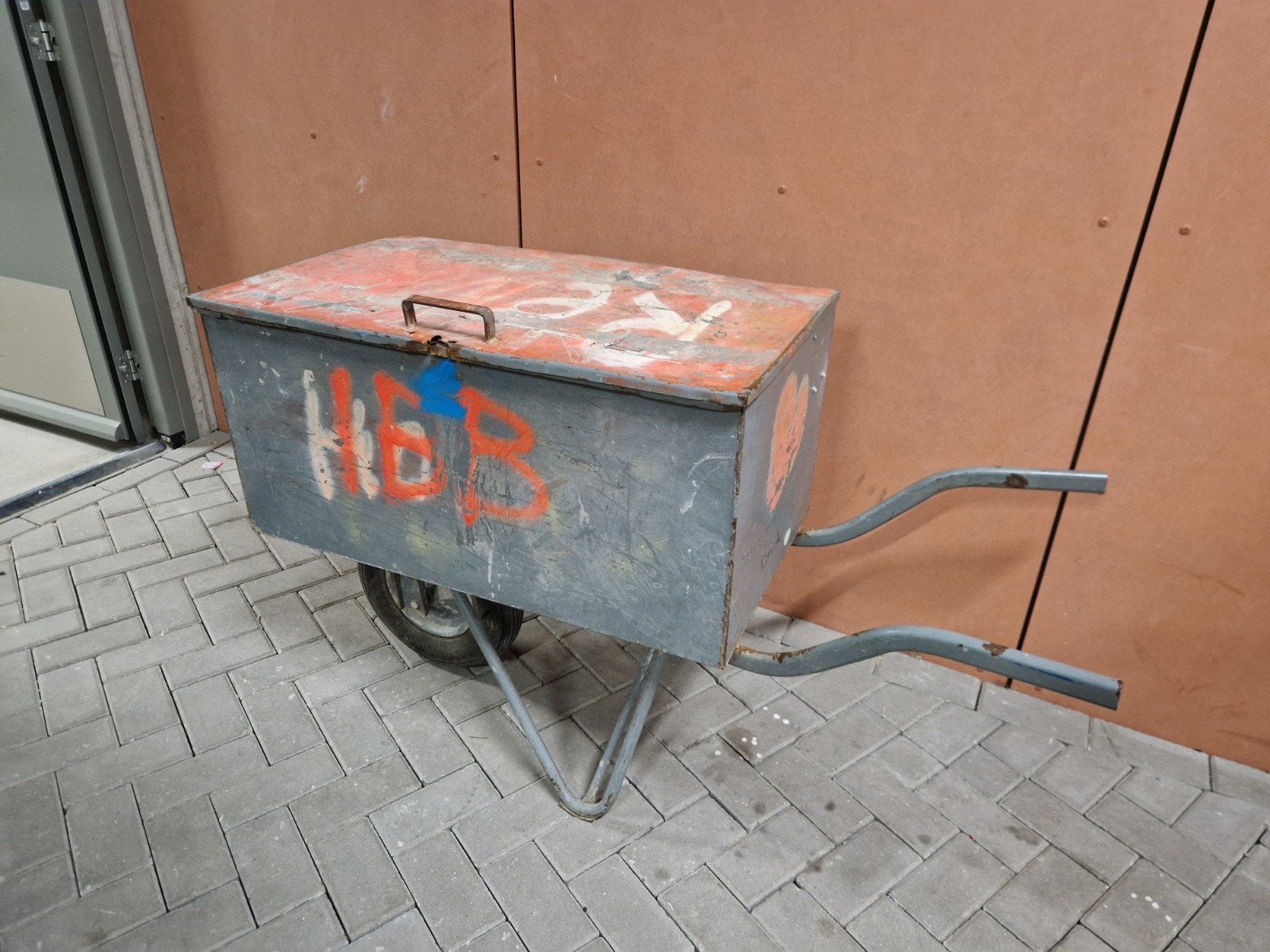 Dichte kruiwagen, Ophalen, Gebruikt, Eenwielig