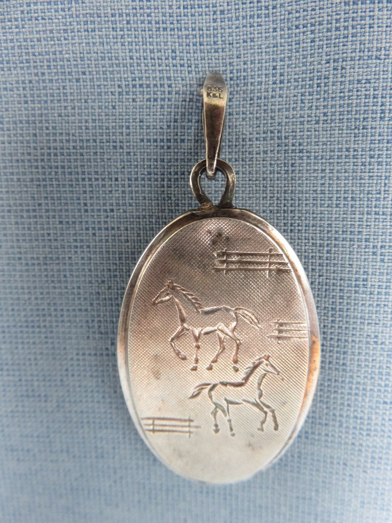 Antieke hanger met paarden in zilver, Ophalen of Verzenden, Gebruikt, Zilver, Zilver