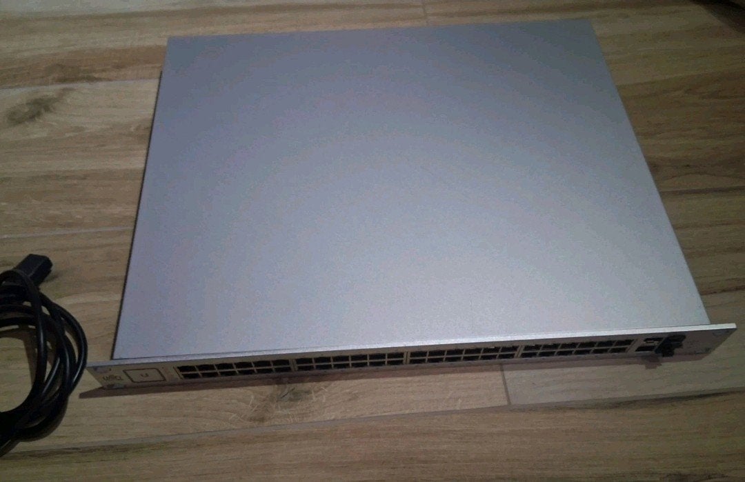 Ubiquiti UniFi Switch 48 PoE 750W, Computers en Software, Netwerk switches, Gebruikt, Verzenden