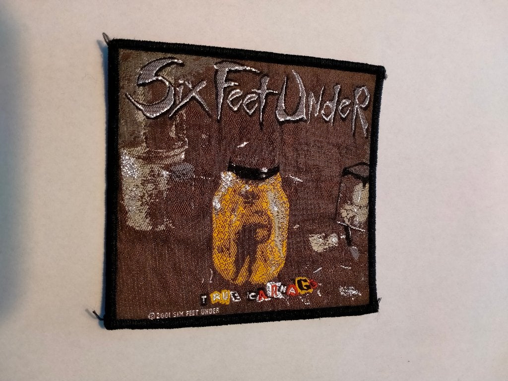 Six Feet under the carnage 2001 logo patch embleem rock, Ophalen of Verzenden, Nieuw, Kleding
