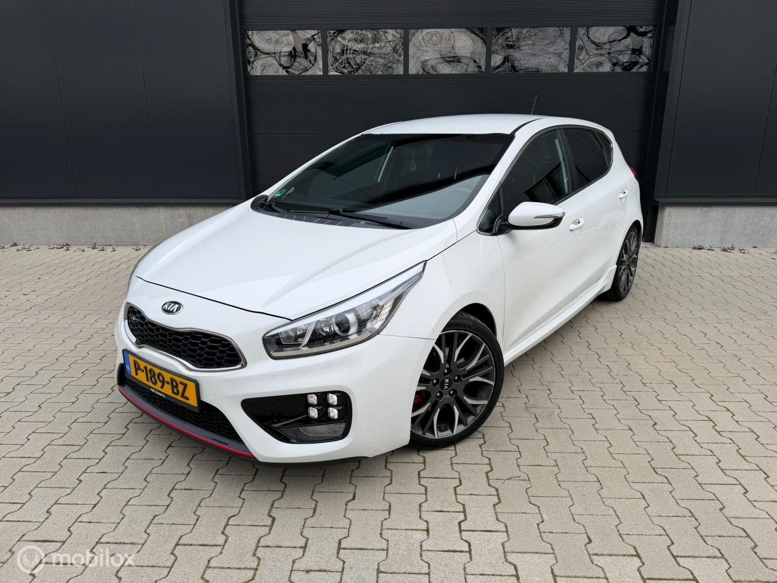 Kia cee'd 1.6 GT I 204PK I Xenon I Stuurverw I NW APK Stoelv, Voorwielaandrijving, Euro 5, 4 cilinders, Leder en Stof