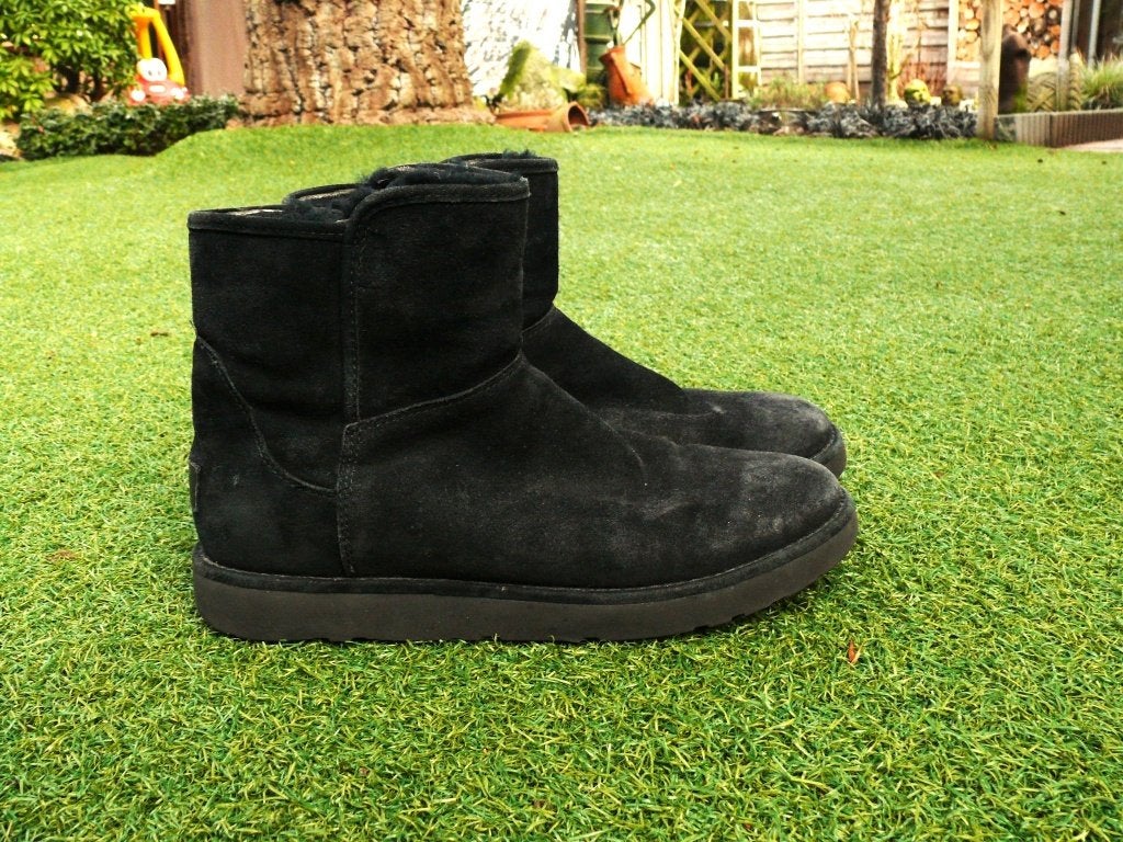Ugg lage laarzen maat 38 IK RUIM OP !! NU 9,50, Kleding | Dames, UGG, Zwart, Lage of Enkellaarzen, Ophalen of Verzenden