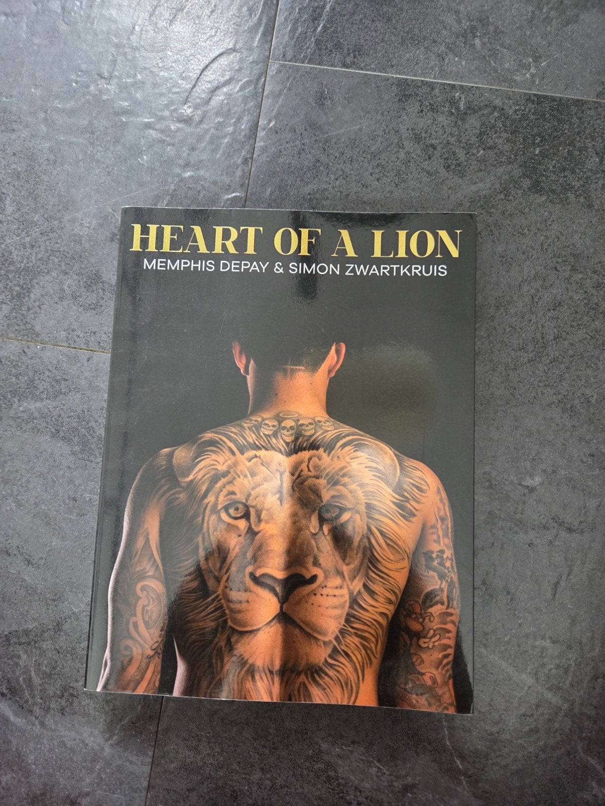 Memphis Depay - Heart of a lion, Memphis Depay; Simon Zwartkruis, Ophalen of Verzenden, Zo goed als nieuw, Sport
