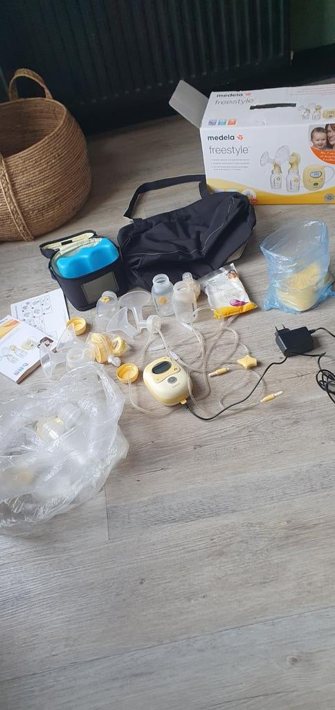 Medela Borstkolf met toebehoren, Ophalen of Verzenden, Borstkolf