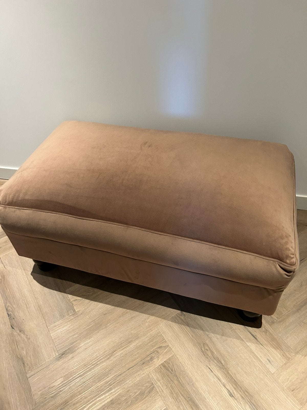 Poef/hocker taupe velours, Ophalen, Zo goed als nieuw, Rechthoekig