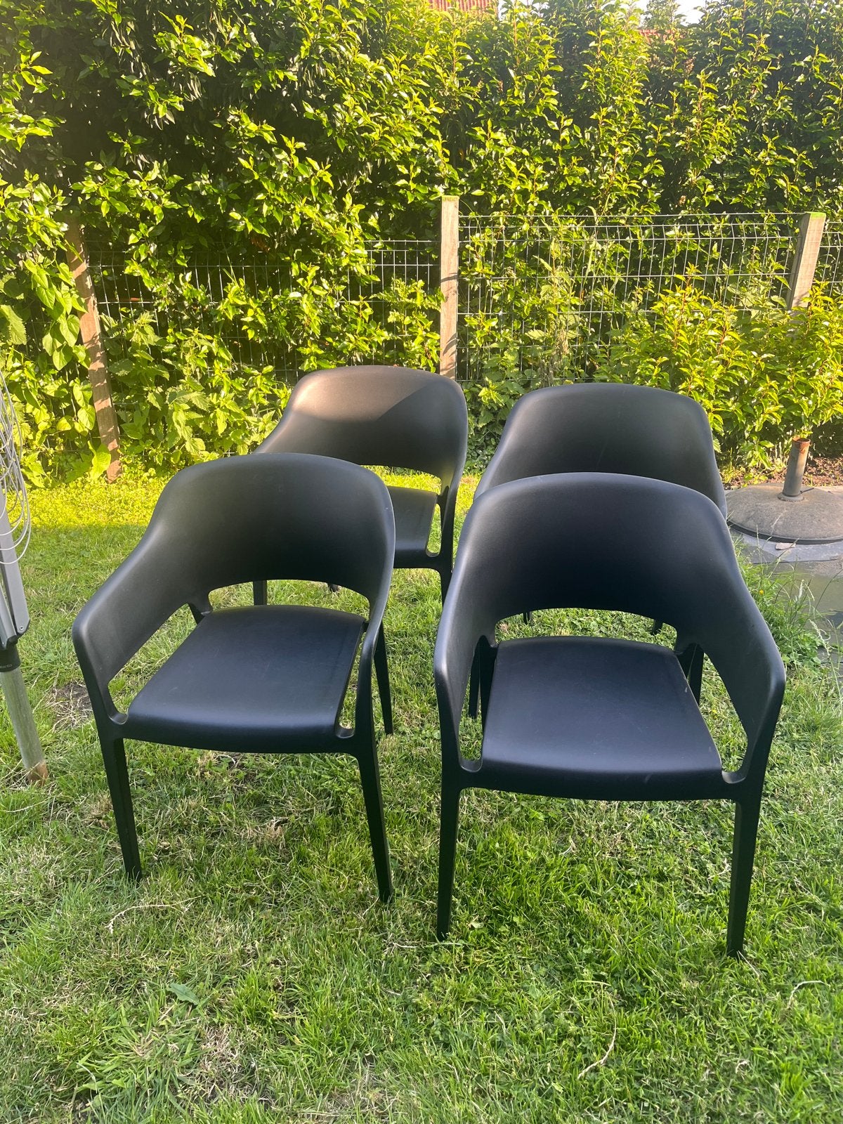 Set van 4 zwarte kunststof stoelen kwantum, Ophalen, Kunststof, Gebruikt, Zwart