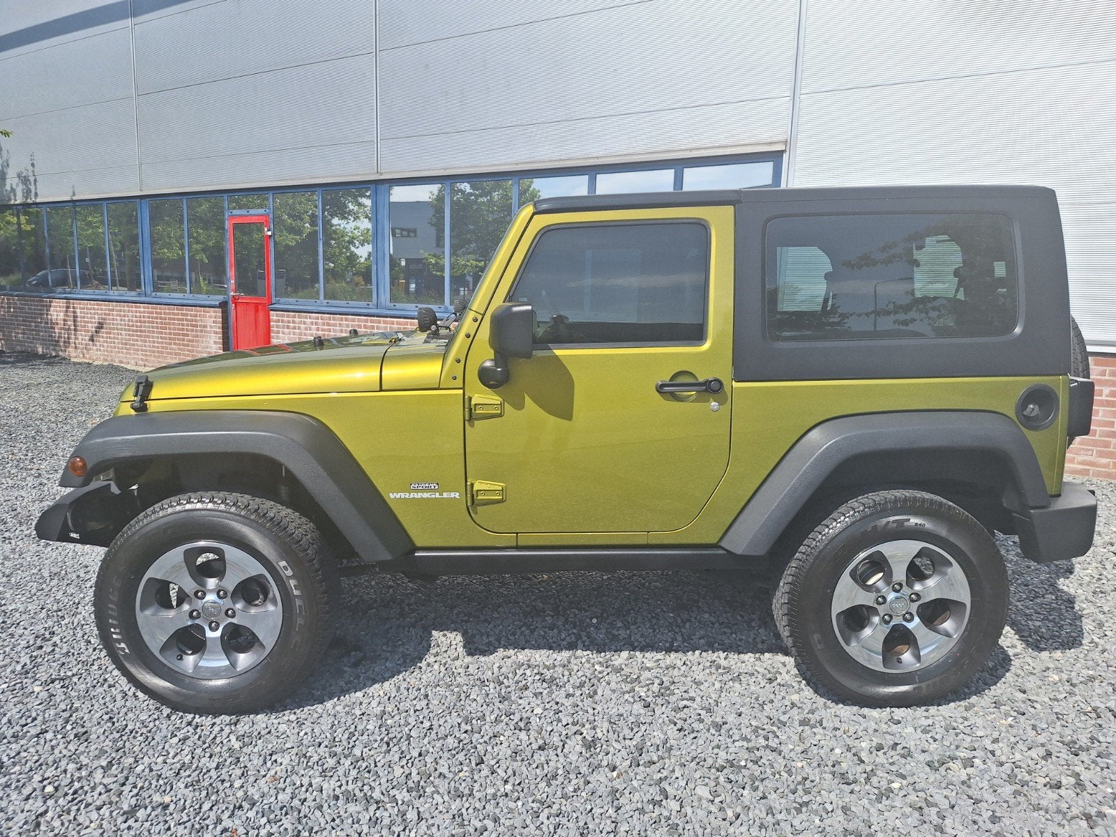 Jeep Wrangler, 3778 cc, Beige, 2000 kg, Handgeschakeld