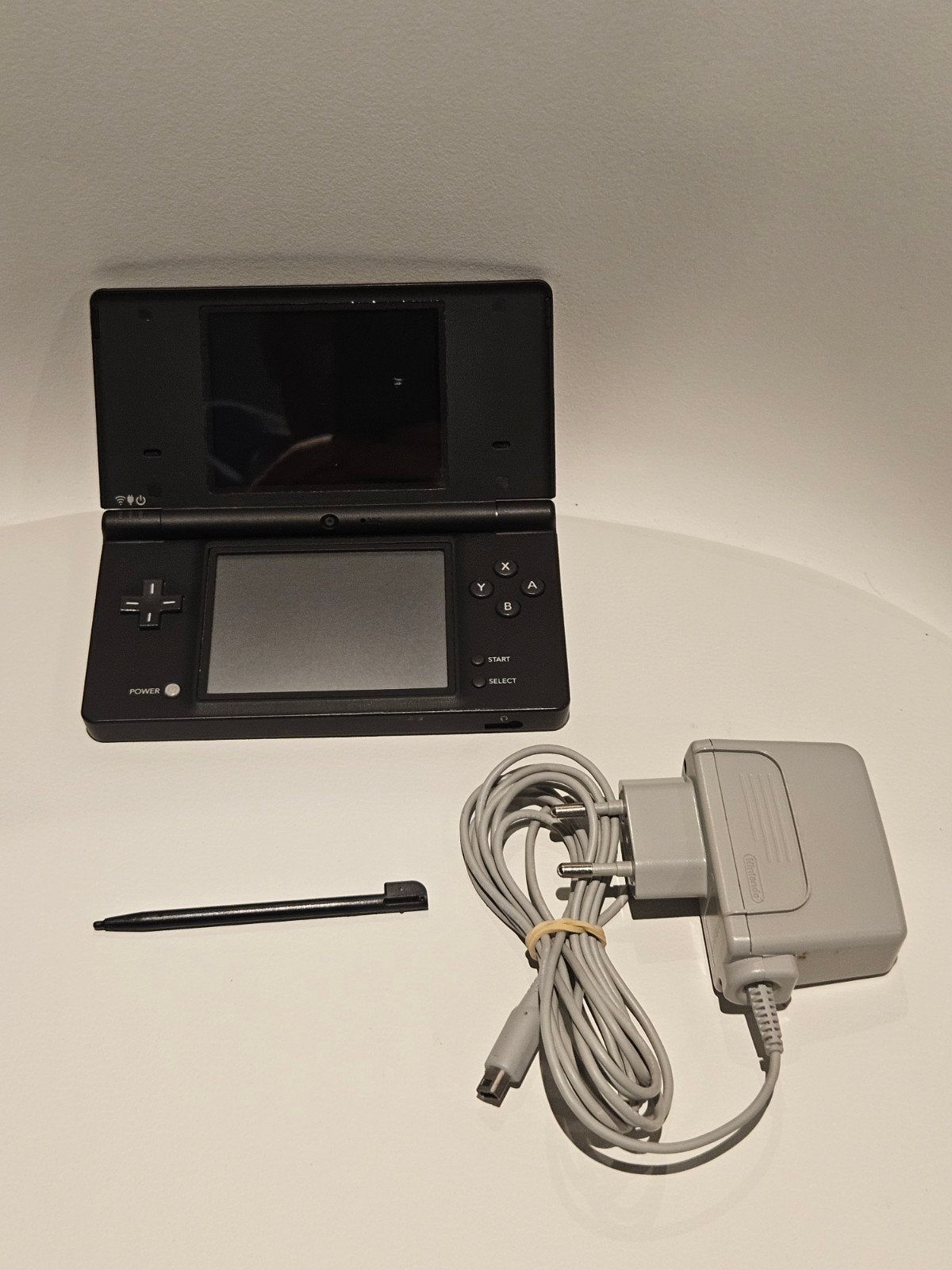 Nintendo DSi, Ophalen of Verzenden, Zo goed als nieuw, Zwart, Dsi