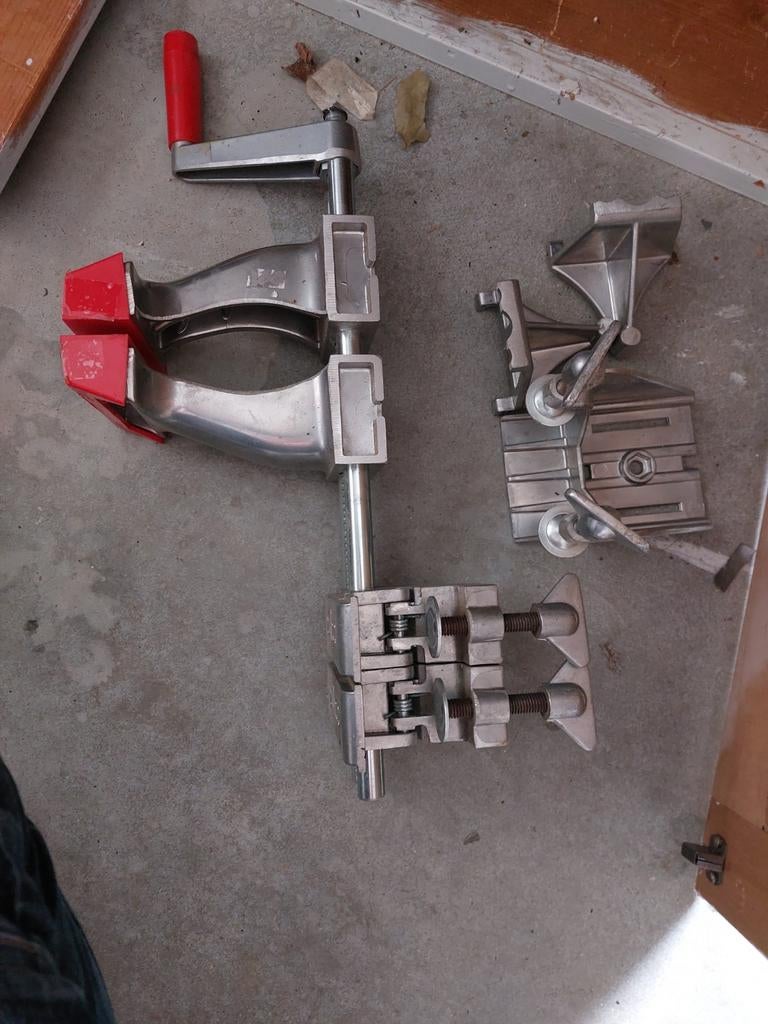 Set van 2 bankschroeven en 1 lijmklem.  Zyliss, Doe-het-zelf en Verbouw, Gereedschap | Handgereedschap, Ophalen of Verzenden, Gebruikt