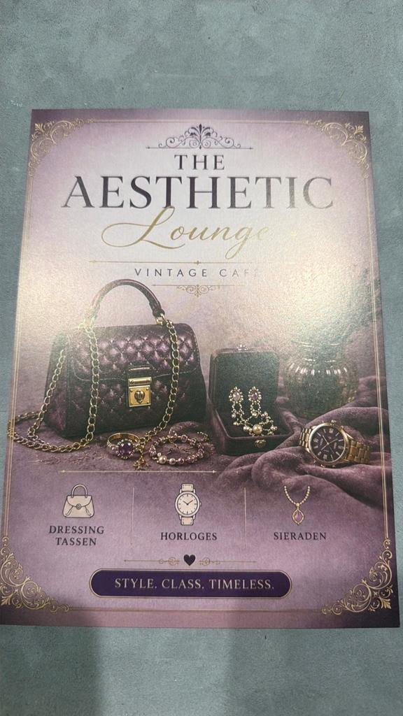 The aesthetic lounge vintage cafe, Ophalen of Verzenden, Zwart, Handen en Nagels