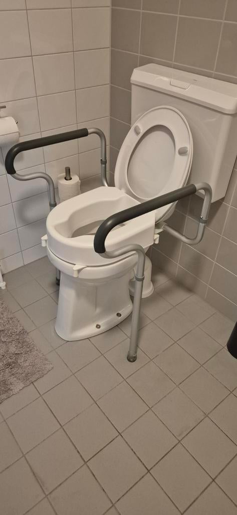 wc verhoger met opstabeugels, Diversen, Verpleegmiddelen, Ophalen