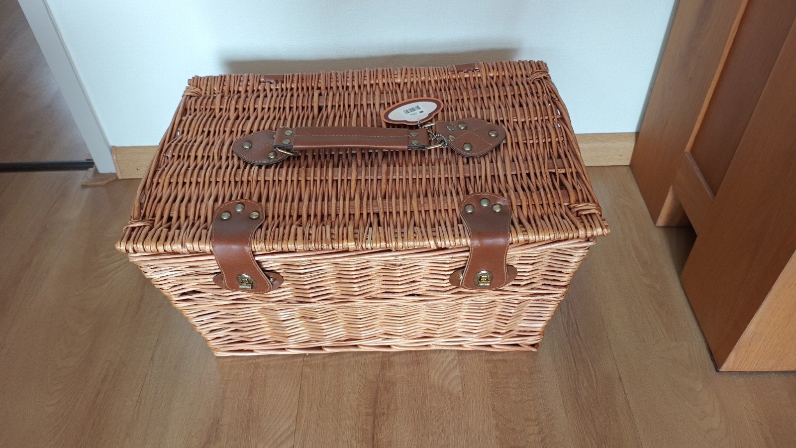 Rieten picknick mand met aardewerk servies, Hobby en Vrije tijd, Picknickmanden, Ophalen